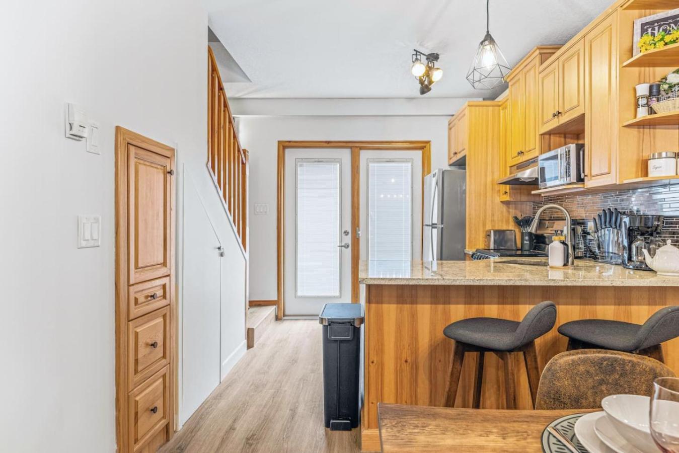 Scenic 2br Haven With Mtn Views Near Dt Banff *