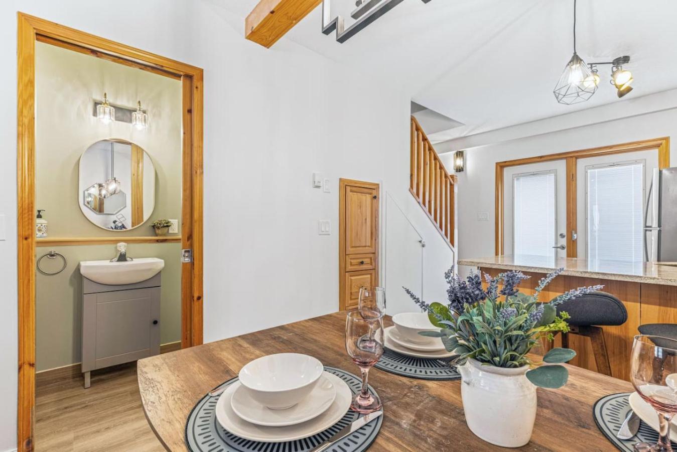 Scenic 2br Haven With Mtn Views Near Dt Banff