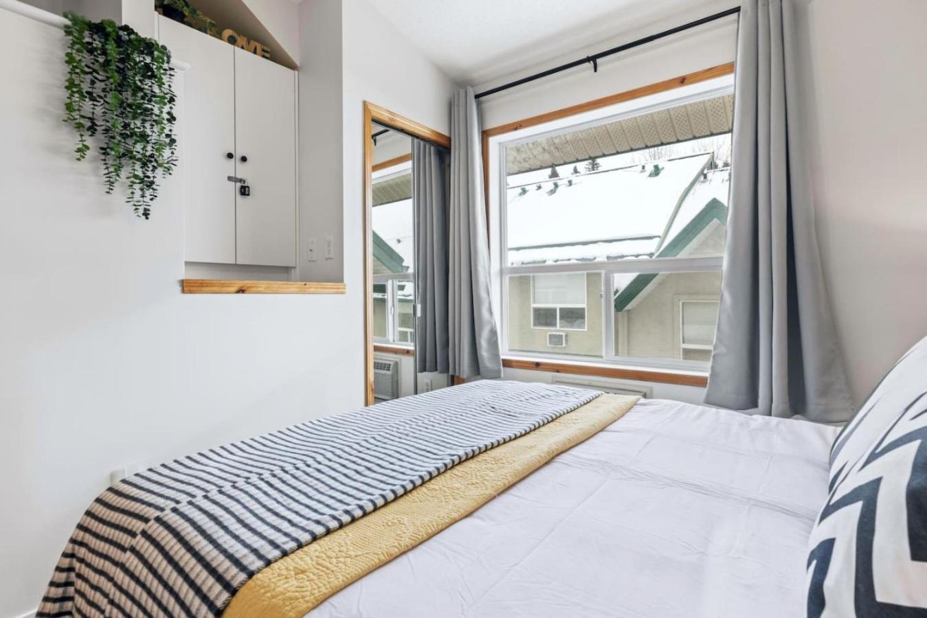 Holiday home Scenic 2br Haven With Mtn Views Near Dt Banff