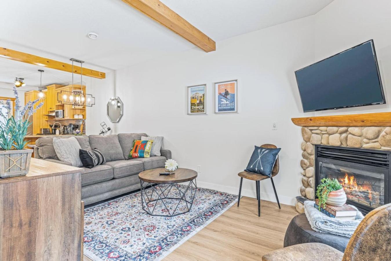 Holiday home Scenic 2br Haven With Mtn Views Near Dt Banff *