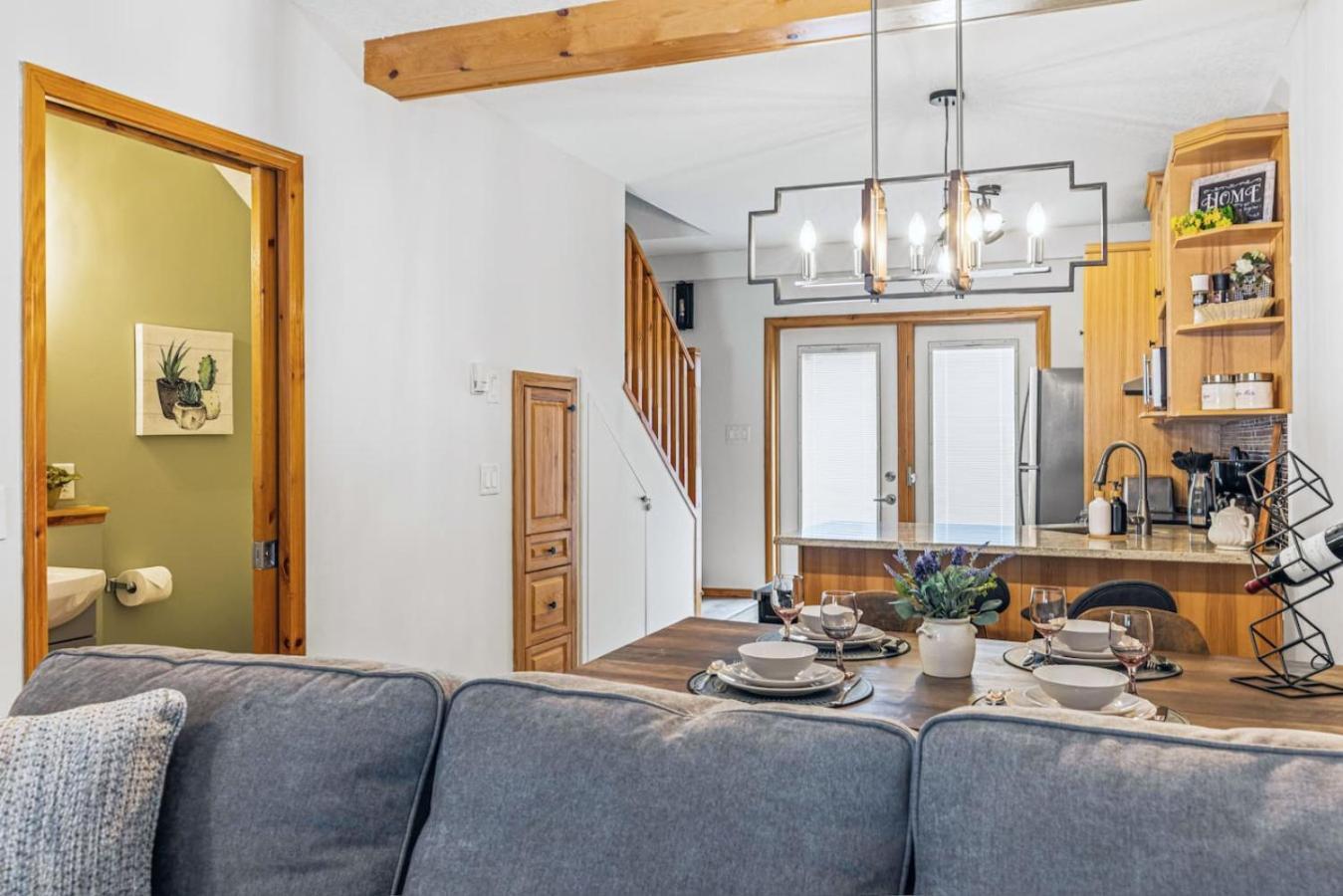 Scenic 2br Haven With Mtn Views Near Dt Banff *