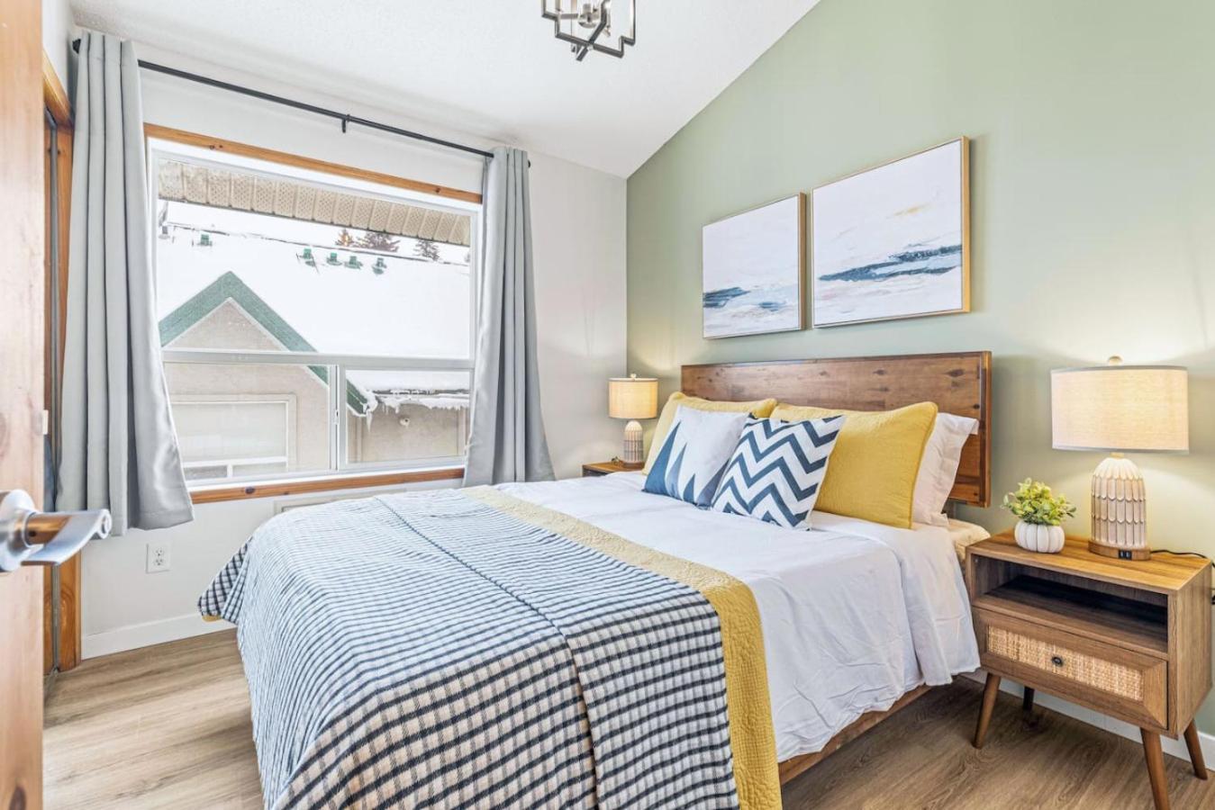 Scenic 2br Haven With Mtn Views Near Dt Banff Holiday home