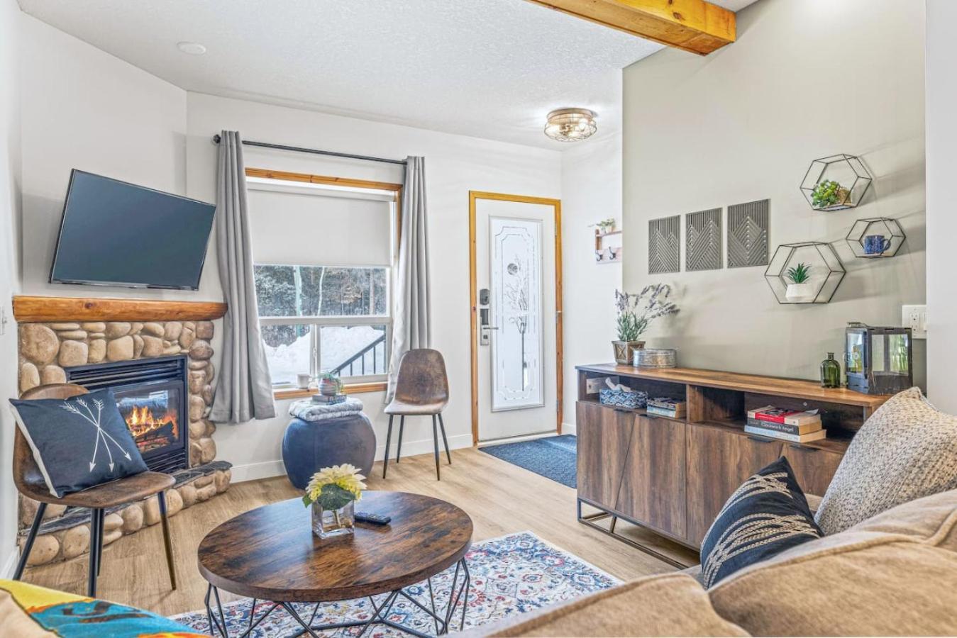 Holiday home Scenic 2br Haven With Mtn Views Near Dt Banff